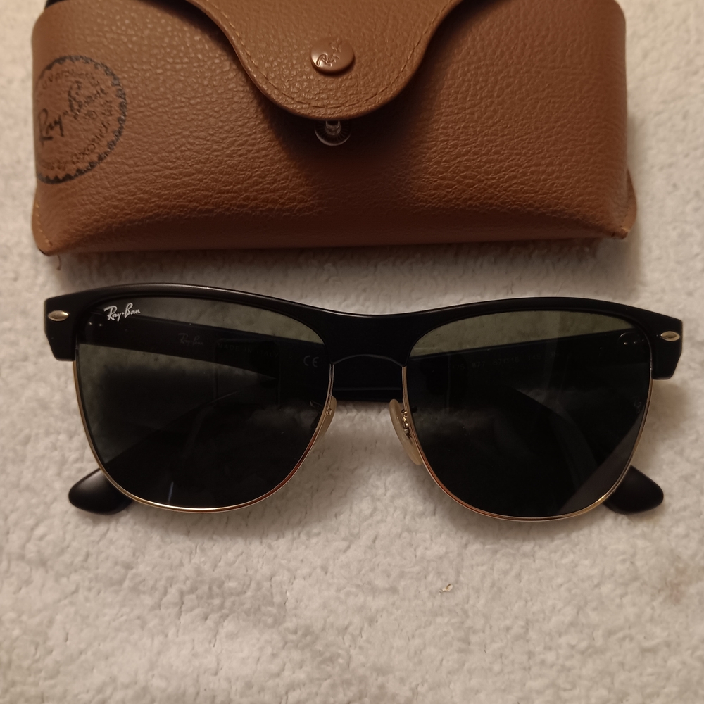 Ray-Ban Black Sunglasses with Brown Case